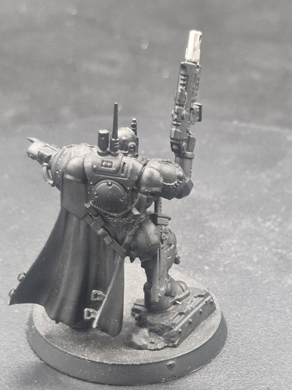 Games Workshop Warhammer 40K Space Marine Primaris Captain in Phobos Armor2
