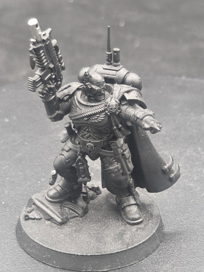 Games Workshop Warhammer 40K Space Marine Primaris Captain in Phobos Armor0