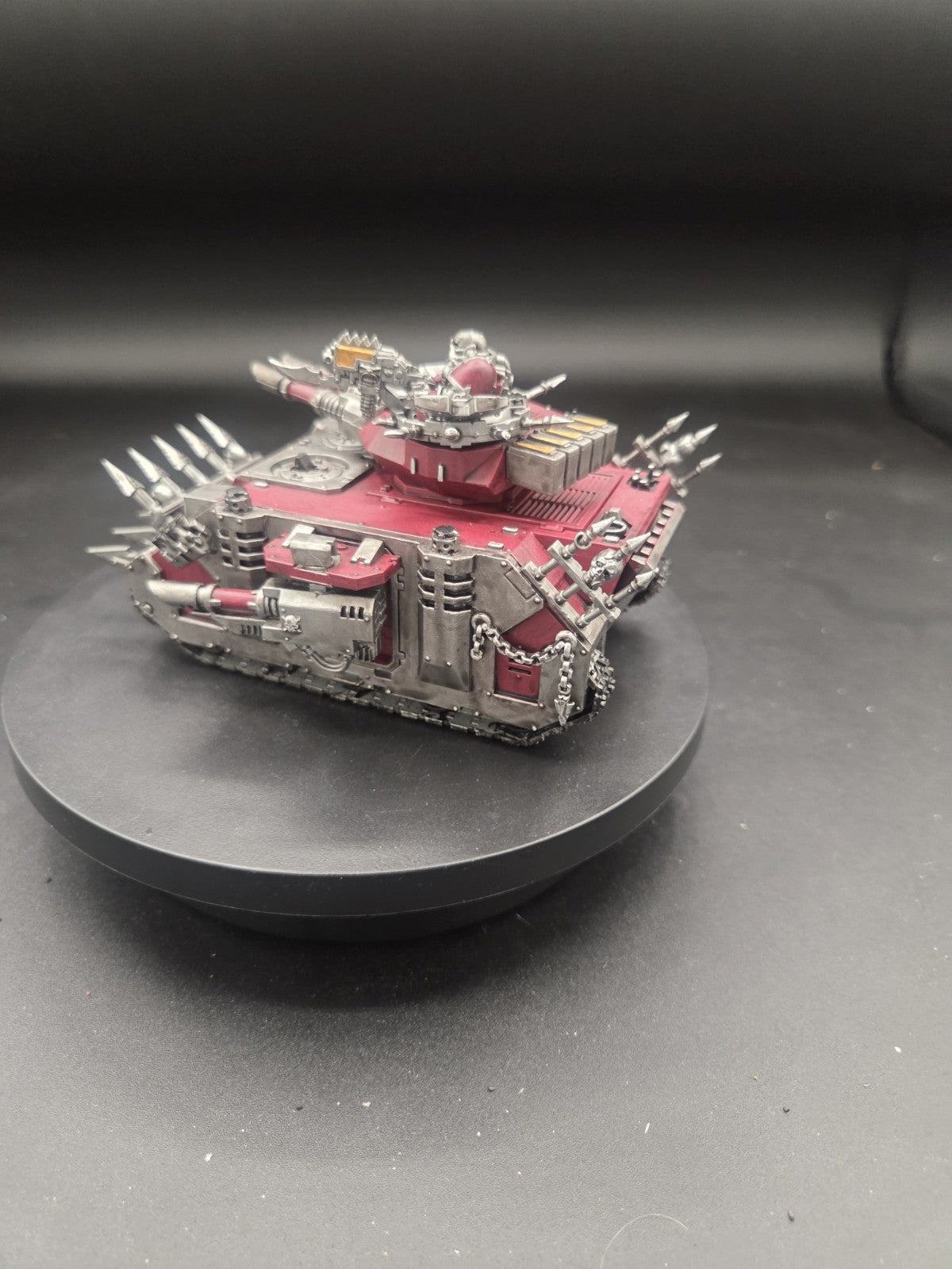 Warhammer 40K painted World Chaos Predator kitbash 2