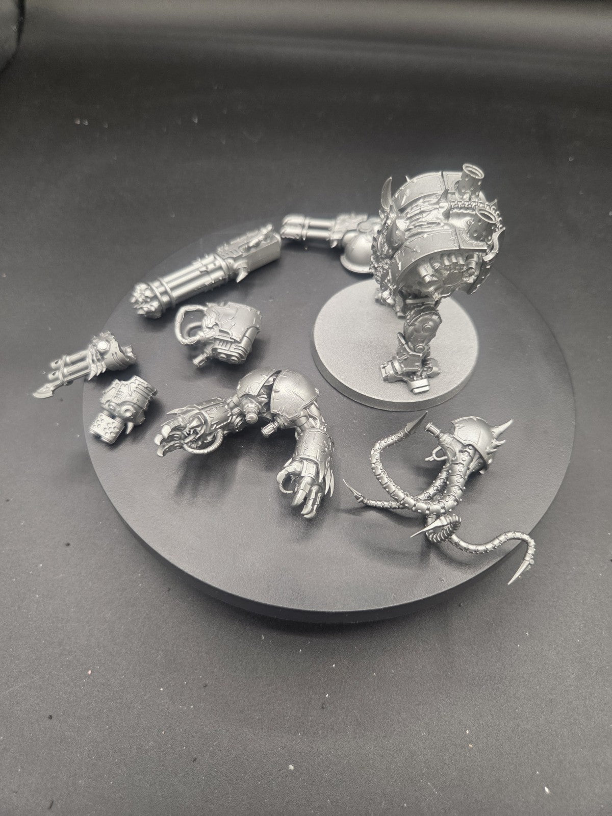 Warhammer 40k Chaos Space Marines Helbrute Dreadnought - Magnetized Arms/Weapons1