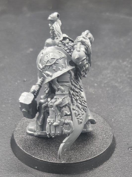 Chaos lord Thunder Hammer Claw Warhammer 40k Blackstone Fortress Obsidius Mallex1
