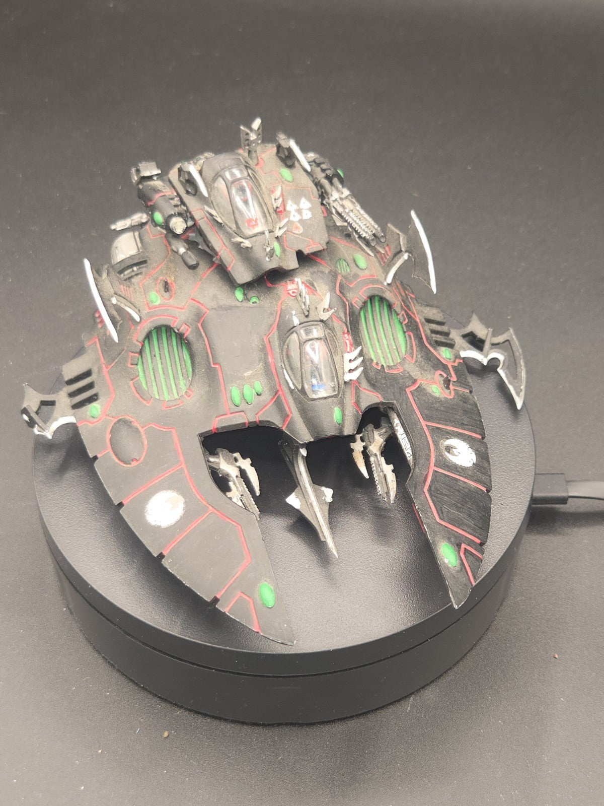Warhammer 40k Aeldari Wave Serpent kitbashed Drukari. Tabletop painted0
