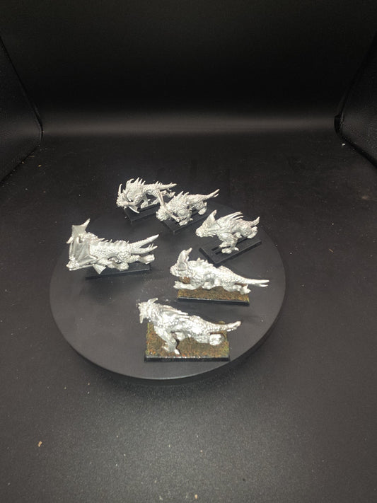 GW Chaos Flesh Hounds x5 + Karanak metal1