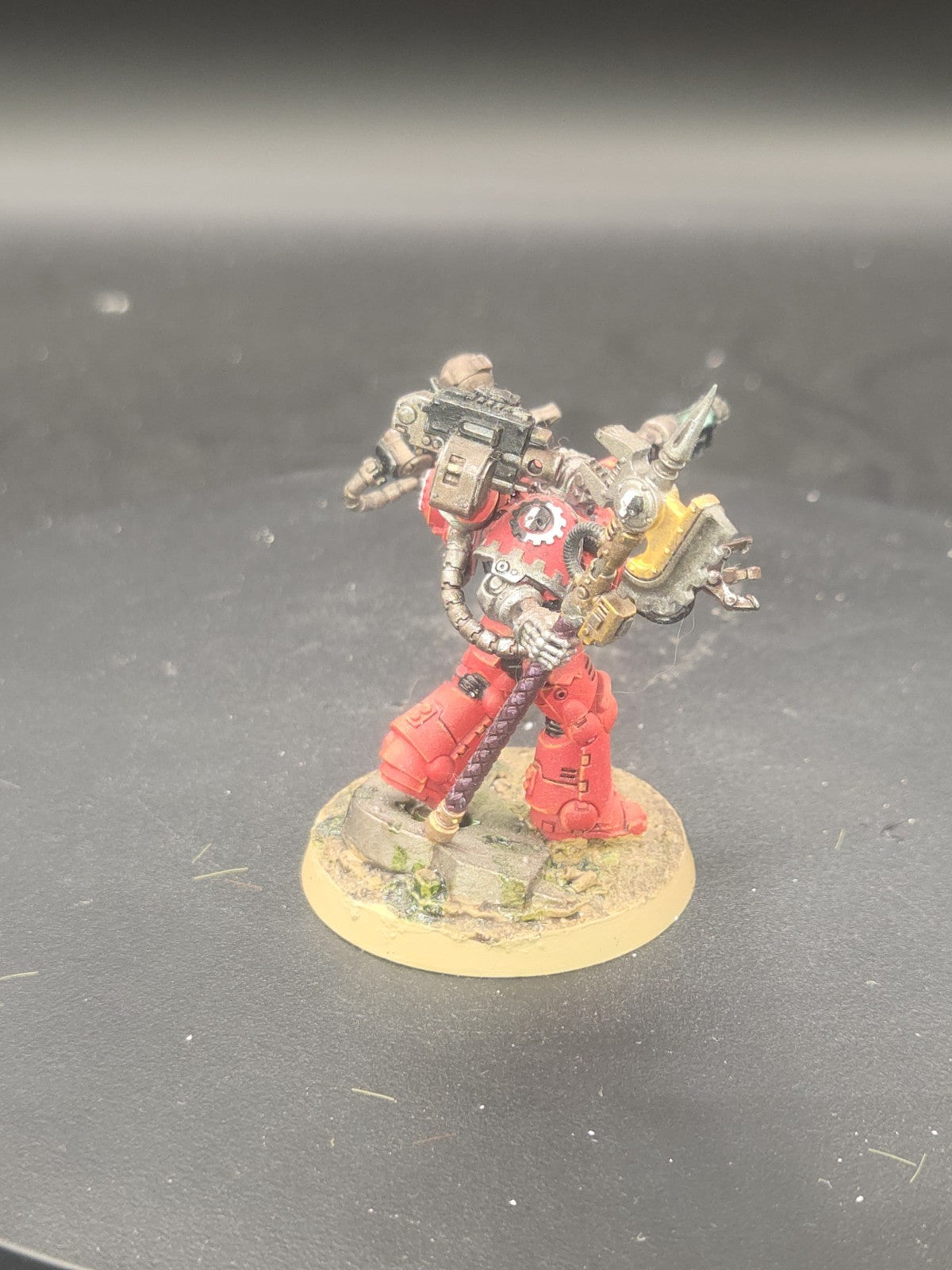 Warhammer 40K Techmarine Well Painted & Based3