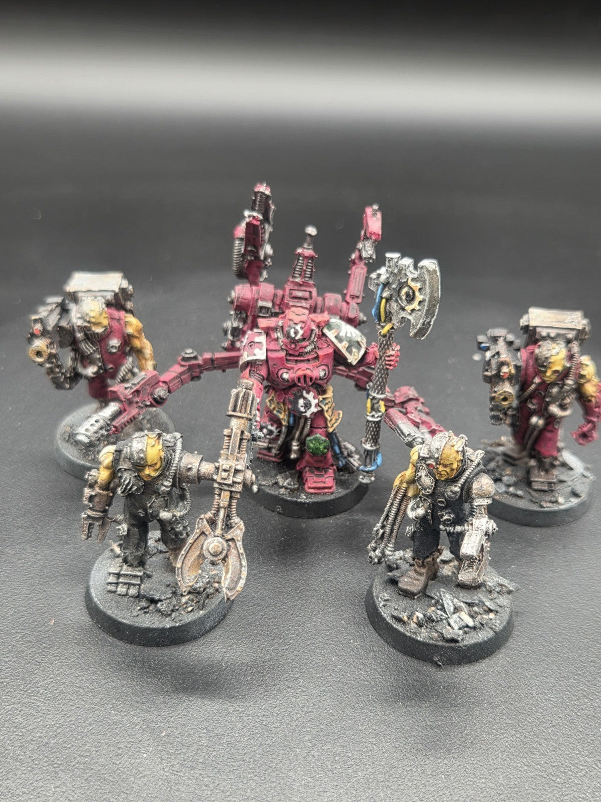 Games Workshop WH40K Techmarine With Servitors Finecast Well Painted3